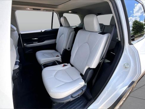 Used 2024 Toyota Grand Highlander AWD image 20