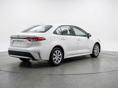 Used 2025 Toyota Corolla LE FWD image 9