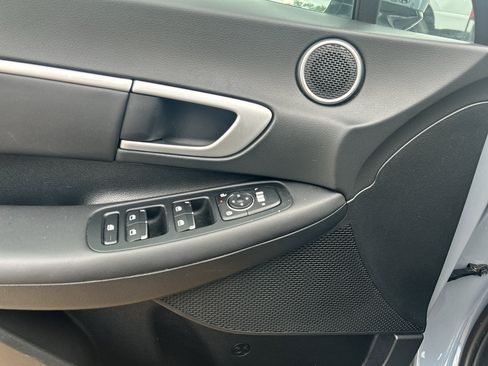 Used 2025 Hyundai Sonata SEL FWD image 17