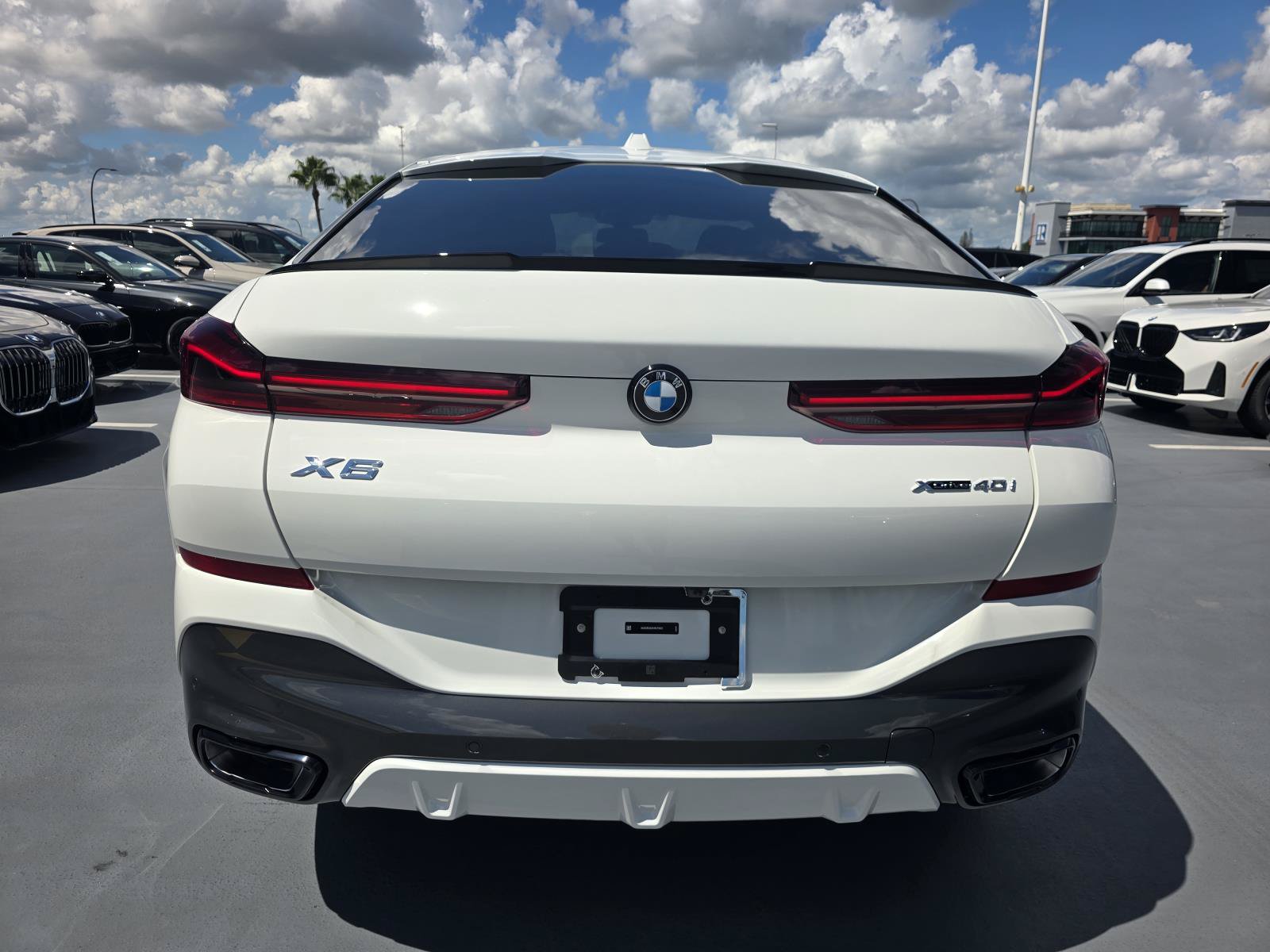 New 2027 BMW X6 xDrive40i w/ Climate Comfort Package AWD/4WD image 4