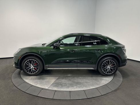 Certified 2025 Porsche Macan 4S Electric AWD/4WD image 2