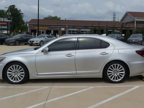 Used 2014 Lexus LS 460 w/ Comfort Package RWD image 2