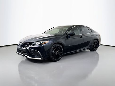 Used 2021 Toyota Camry XSE FWD image 4