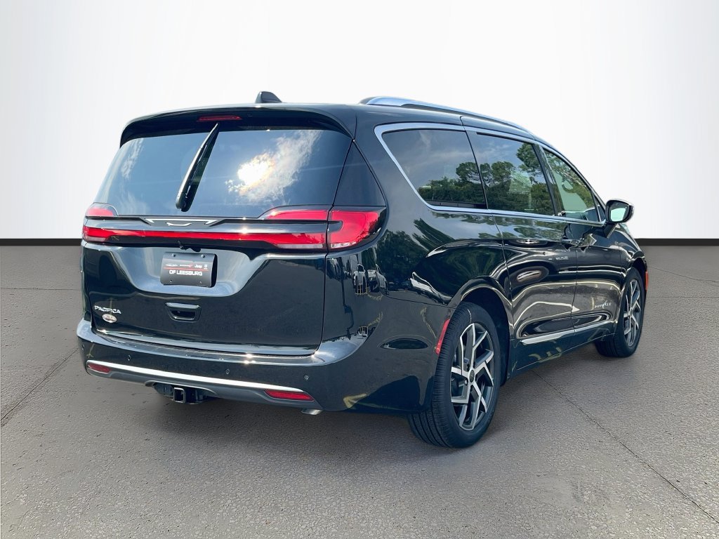 New 2027 Chrysler Pacifica Pinnacle w/ Theater Group FWD image 7