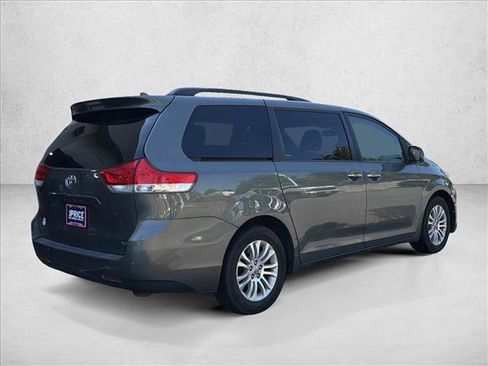 Used 2011 Toyota Sienna XLE w/ Premium Pkg FWD image 5