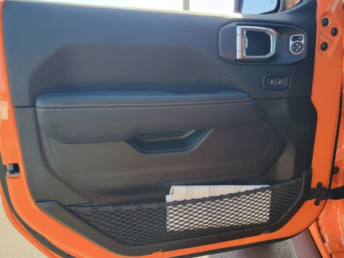 New 2025 Jeep Wrangler Unlimited Rubicon 392 image 13