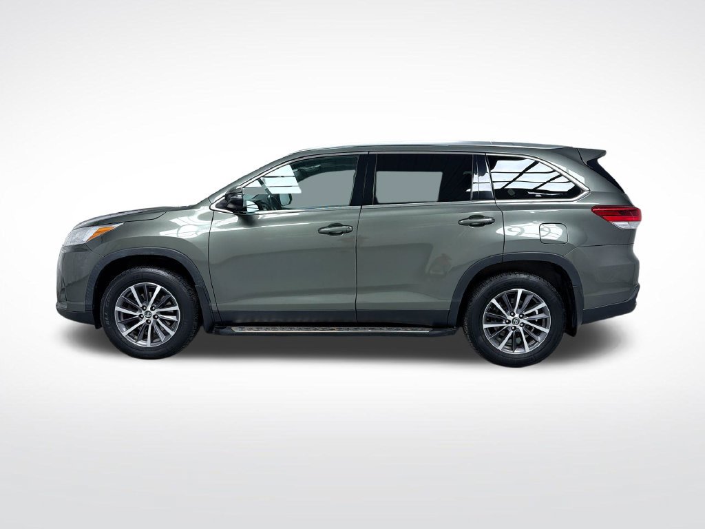 Used 2019 Toyota Highlander XLE AWD/4WD image 11