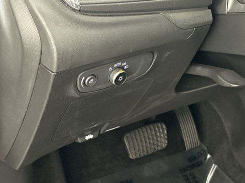 Used 2025 Buick Encore GX Preferred image 12