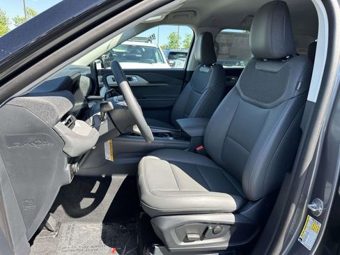 New 2026 Ford Explorer Active AWD/4WD image 10