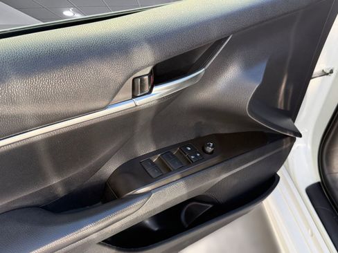 Used 2021 Toyota Camry SE w/ Cold Weather Package image 11