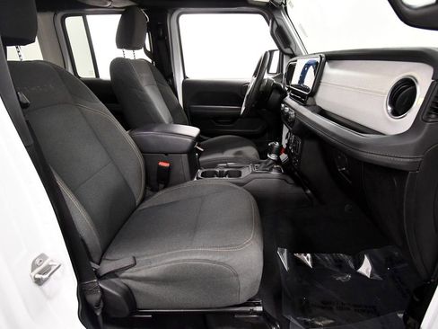 Used 2024 Jeep Wrangler Unlimited Sahara AWD/4WD image 18
