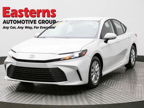 Used 2025 Toyota Camry LE FWD image 1