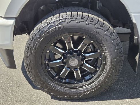 Used 2022 Ford F350 Platinum AWD/4WD image 6