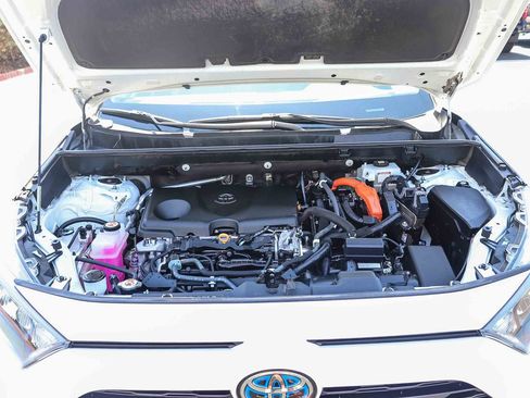Certified 2020 Toyota RAV4 LE w/ All Weather Liner Package AWD/4WD image 33
