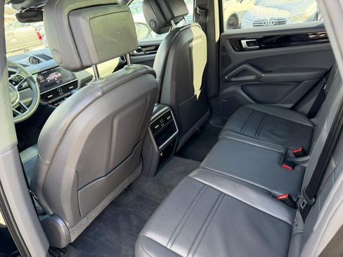 Used 2019 Porsche Cayenne AWD image 10