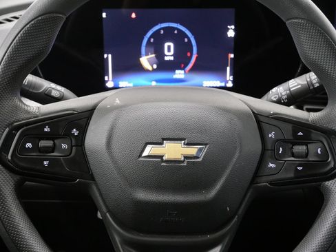 Used 2025 Chevrolet Trax LT FWD image 16