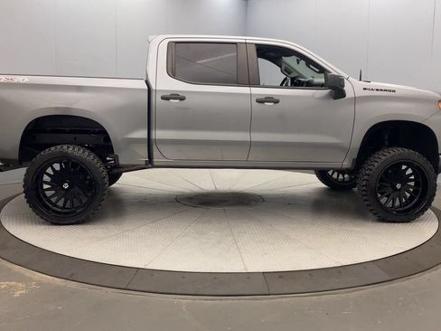 Used 2021 Chevrolet Silverado 1500 Custom w/ LPO, Dark Essentials Package AWD/4WD image 6