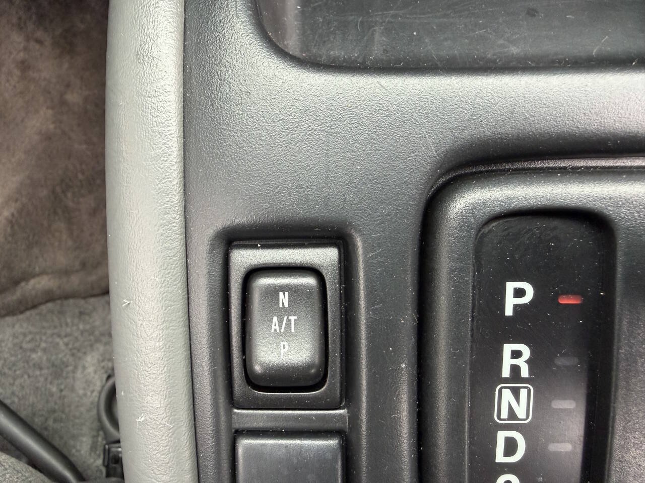 Used 2004 Chevrolet Tracker LT AWD/4WD image 21