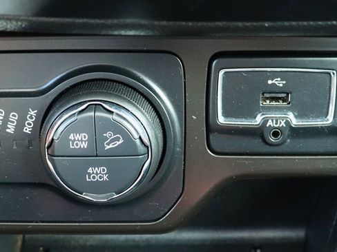 Used 2019 Jeep Renegade Trailhawk AWD/4WD image 45