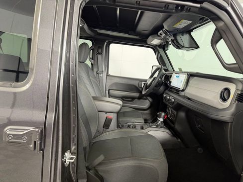 Used 2025 Jeep Wrangler Unlimited Sahara w/ Safety Group AWD/4WD image 31