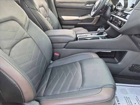 Used 2024 Nissan Pathfinder Platinum w/ Cargo Package FWD image 19
