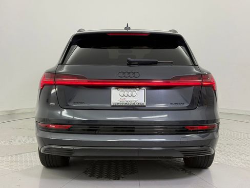 Used 2022 Audi e-tron Premium w/ Convenience Plus Package image 10