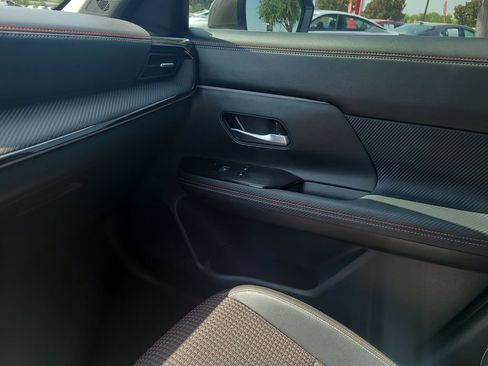 Certified 2025 Nissan Kicks SR FWD image 19