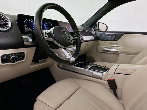 Used 2024 Mercedes-Benz GLB 250 4MATIC w/ Driver Assistance Package image 7