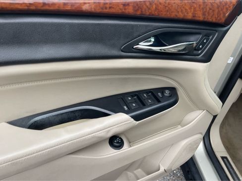 Used 2013 Cadillac SRX Luxury w/ Driver Awareness Package FWD image 11