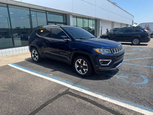 Used 2019 Jeep Compass Limited AWD/4WD image 2