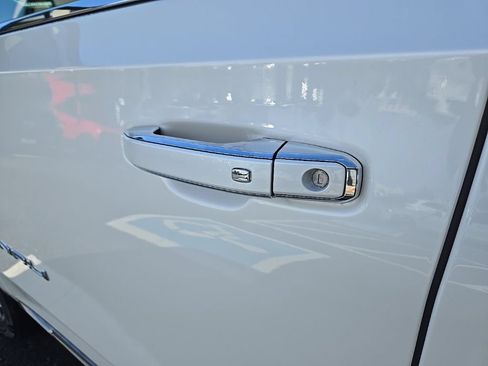 Used 2023 GMC Yukon Denali Ultimate AWD/4WD image 11