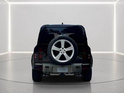 Used 2025 Land Rover Defender 110 X-Dynamic SE AWD/4WD image 4