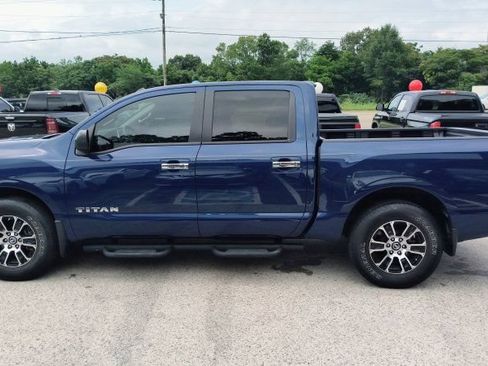 Used 2021 Nissan Titan SV w/ SV Convenience Package RWD image 2