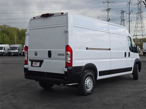 Used 2026 RAM ProMaster 2500 w/ Convenience Group FWD image 13