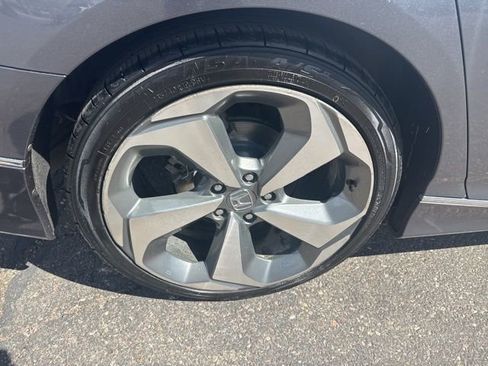Used 2018 Honda Accord Touring image 12