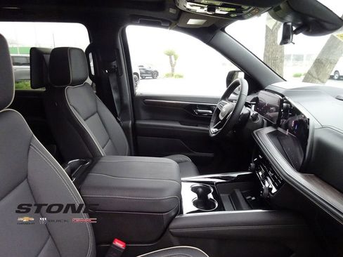 New 2026 Chevrolet Suburban Premier AWD/4WD image 16