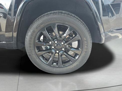 Used 2018 Jeep Grand Cherokee Altitude image 12