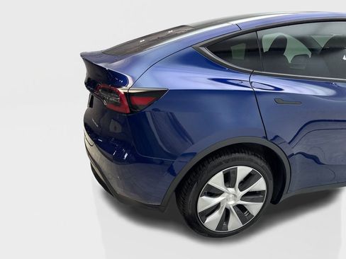 Used 2023 Tesla Model Y Long Range AWD/4WD image 16
