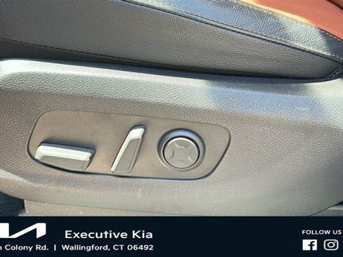 Certified 2023 Kia Carnival SX Prestige FWD image 10