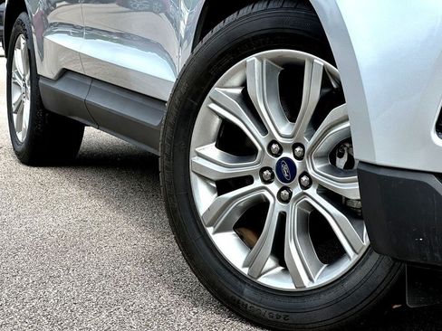 Used 2020 Ford Edge Titanium AWD/4WD image 2