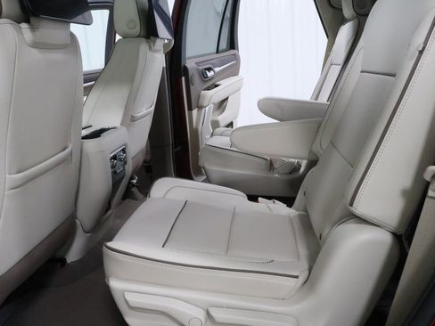 Used 2023 GMC Yukon Denali w/ Advanced Technology Package AWD/4WD image 27