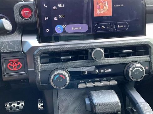 Used 2025 Toyota Tacoma TRD Sport AWD/4WD image 15