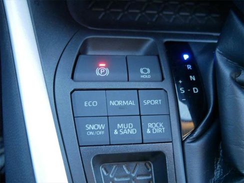 Certified 2022 Toyota RAV4 XLE image 17