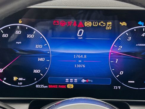 Used 2025 Mercedes-Benz GLC 300 image 13