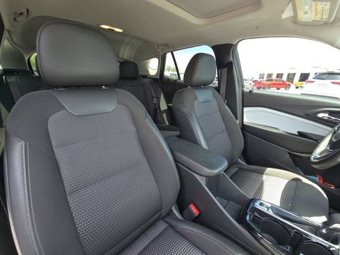 Used 2024 Chevrolet Trax LT w/ Sunroof Package FWD image 19