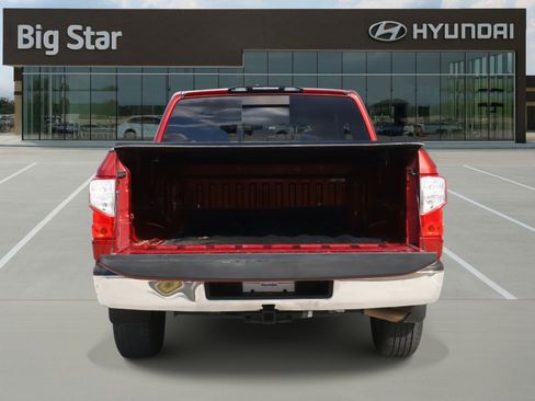 Used 2017 Nissan Titan SV image 8
