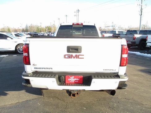 Used 2018 GMC Sierra 3500 Denali w/ Duramax Plus Package image 4