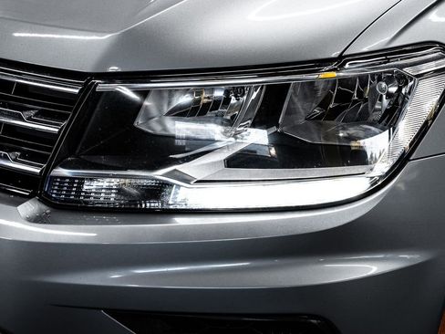 Used 2021 Volkswagen Tiguan S image 9