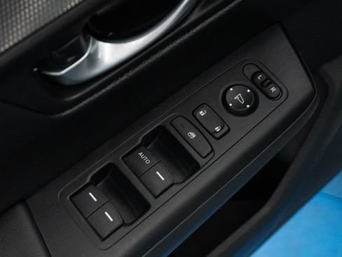 Used 2023 Honda CR-V LX image 4