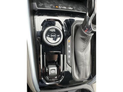 Used 2026 Chevrolet Colorado ZR2 w/ Technology Package AWD/4WD image 32